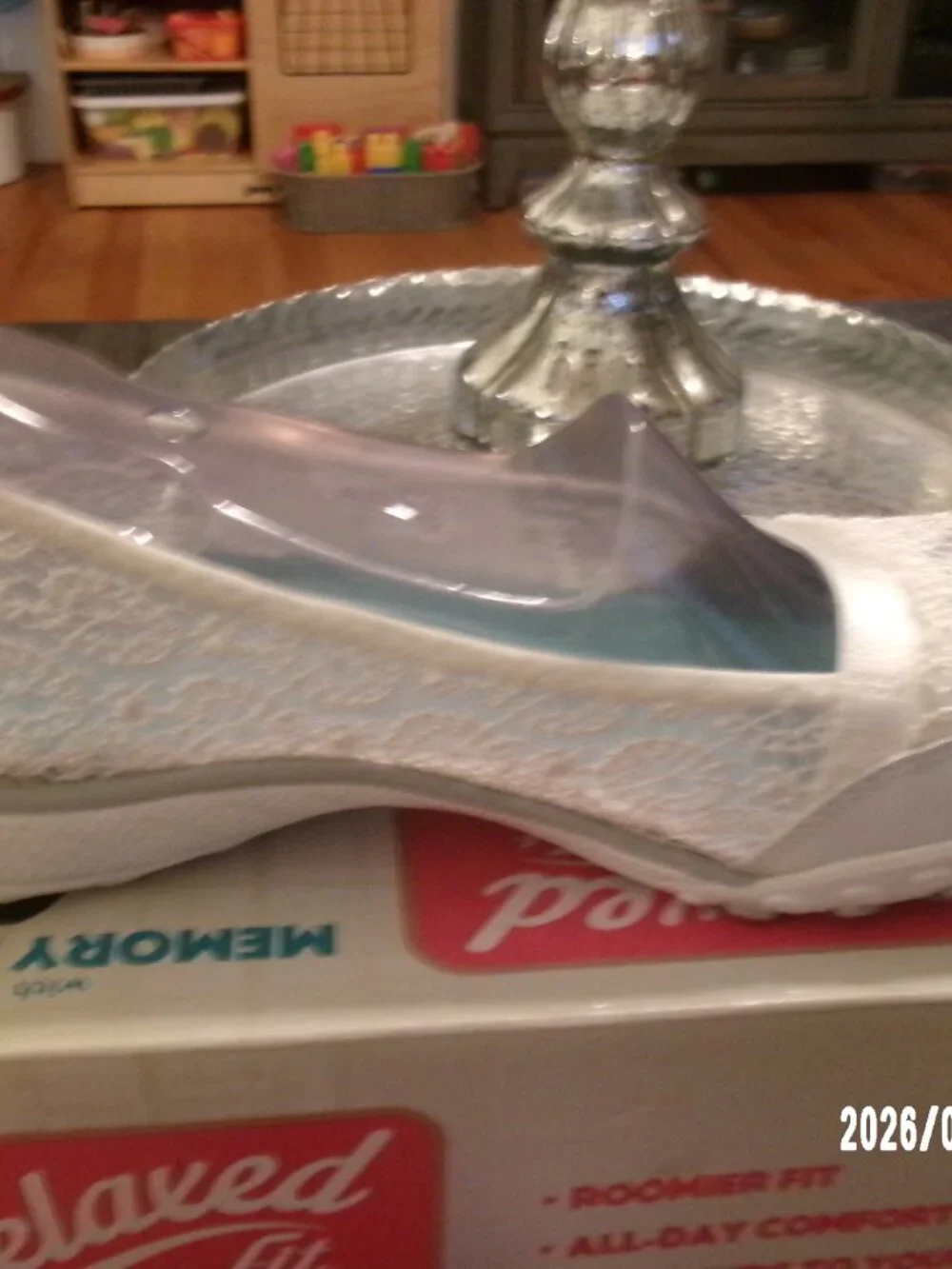Skechers Breathe Easy Pretty Factor White Flats Women Size 6.5 Relaxed Fit Shoe